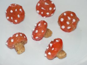 Zdobení kloboučků muchomůrek